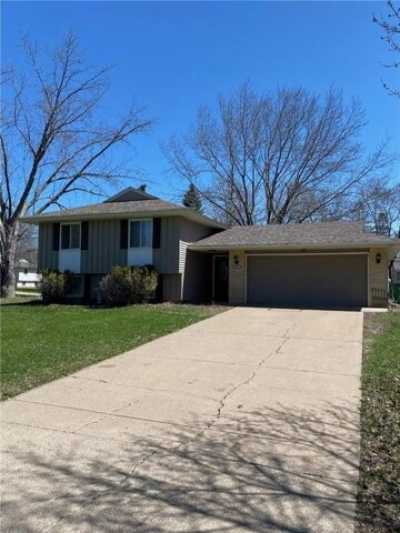 Home For Sale in Coon Rapids, Minnesota