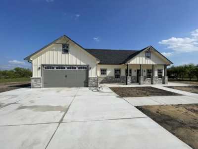 Home For Sale in Ennis, Texas