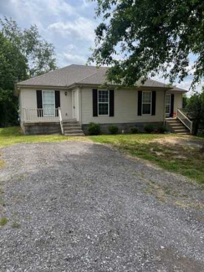 Home For Rent in Greenbrier, Tennessee