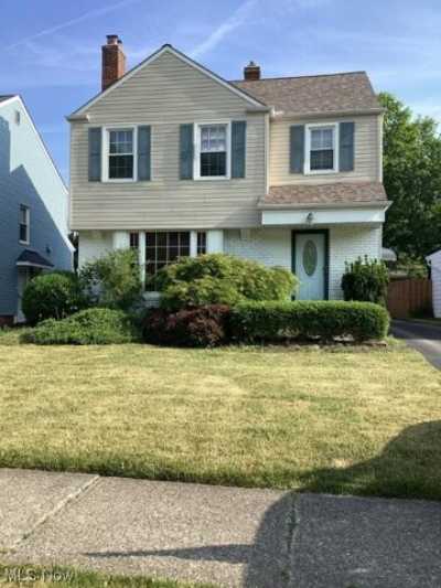 Home For Sale in University Heights, Ohio