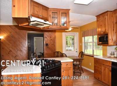 Home For Sale in Elkhart, Texas