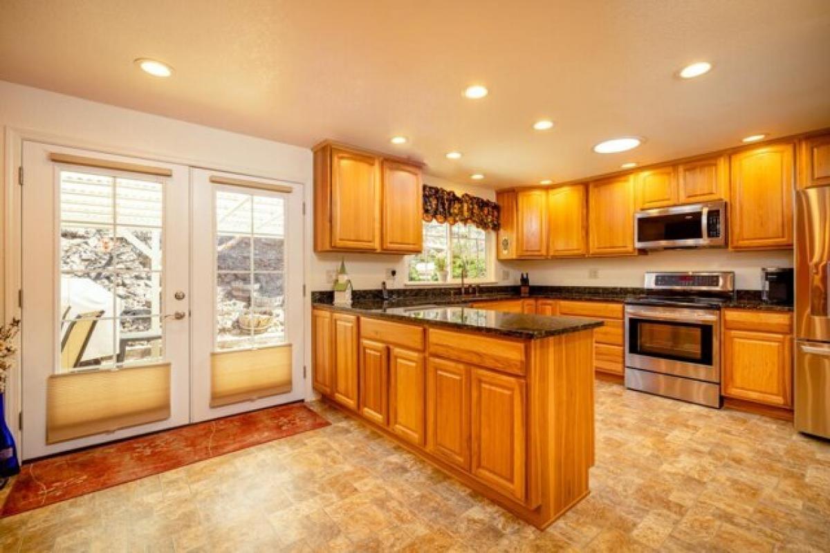 Picture of Home For Sale in Klamath Falls, Oregon, United States
