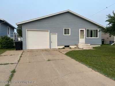 Home For Sale in Dickinson, North Dakota