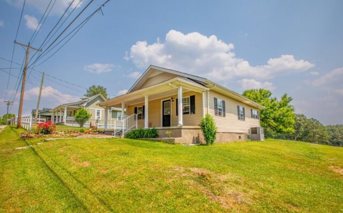 Picture of Home For Sale in Corbin, Kentucky, United States
