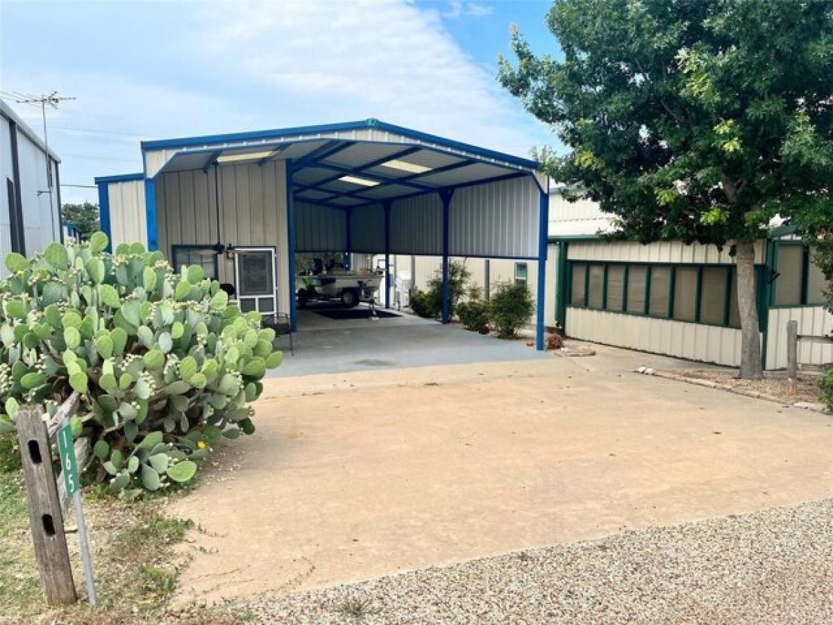 Picture of Home For Sale in Whitney, Texas, United States