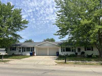 Home For Sale in Menasha, Wisconsin