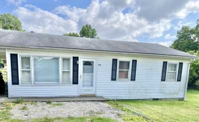 Home For Sale in Hartsville, Indiana
