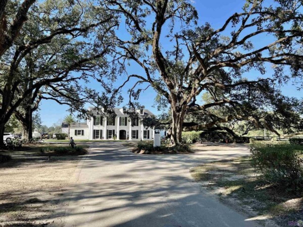 Picture of Home For Sale in Greenwell Springs, Louisiana, United States