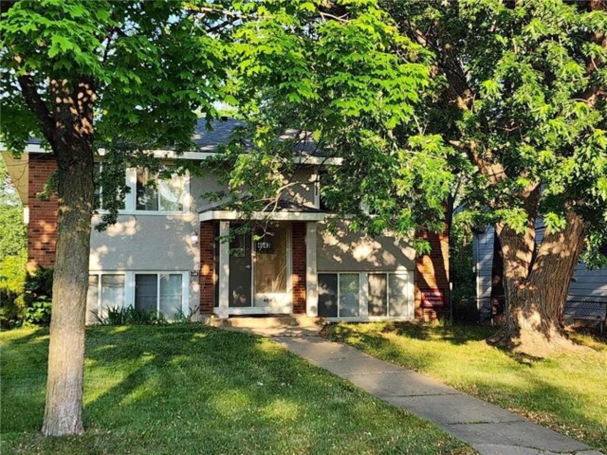 Picture of Home For Sale in Columbia Heights, Minnesota, United States