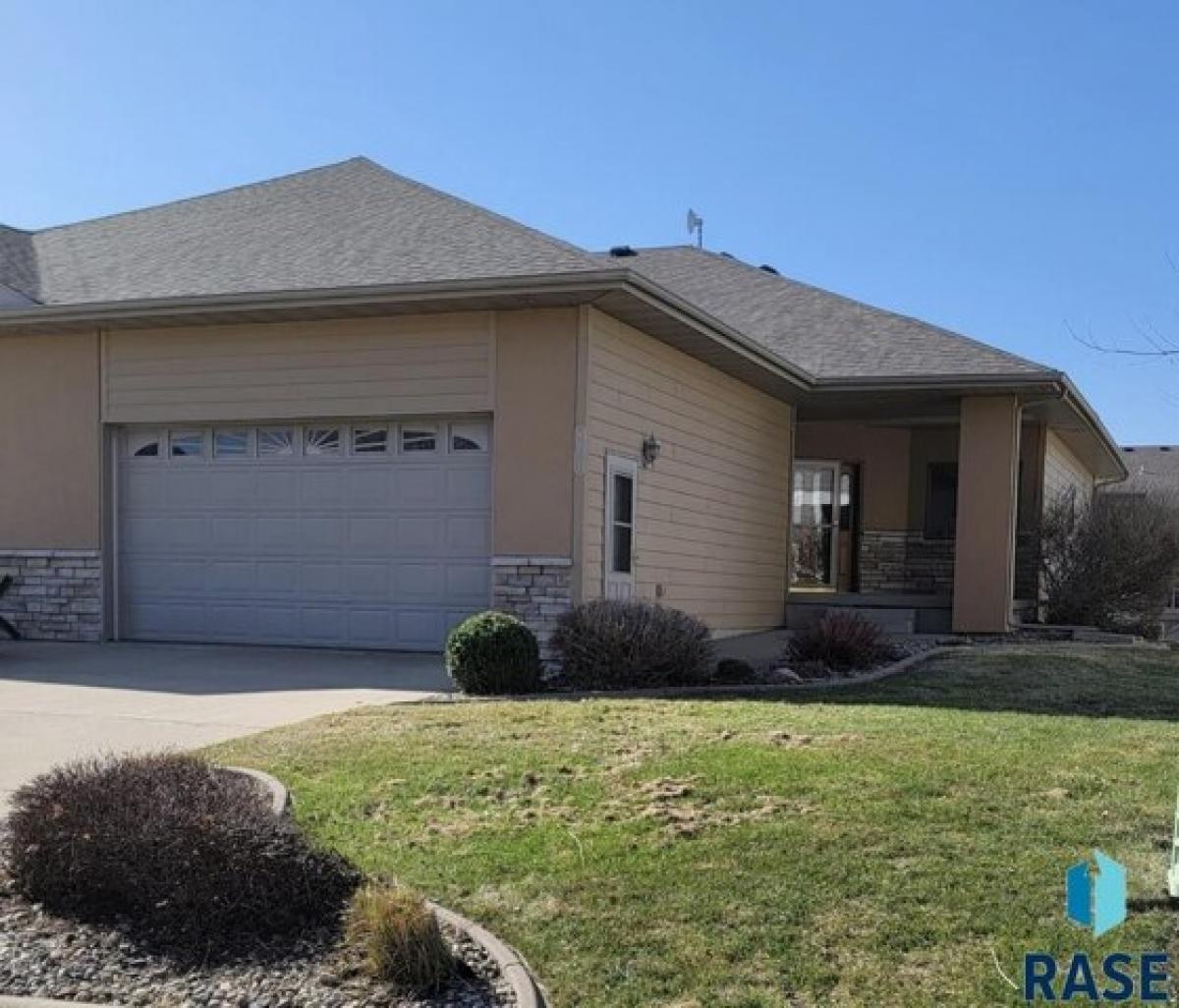 Picture of Home For Sale in Madison, South Dakota, United States