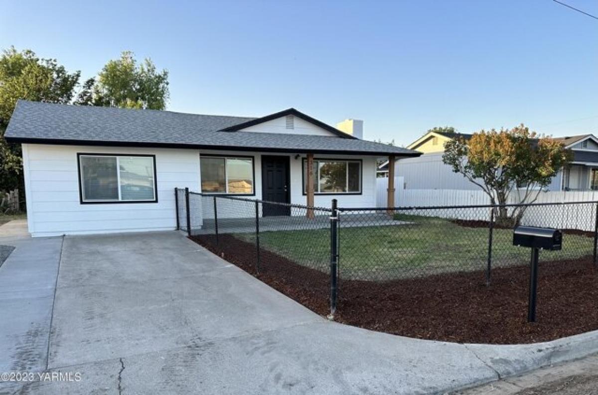 Picture of Home For Sale in Sunnyside, Washington, United States