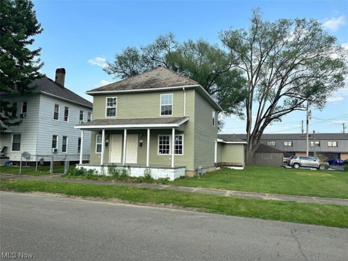 Picture of Home For Sale in New Philadelphia, Ohio, United States