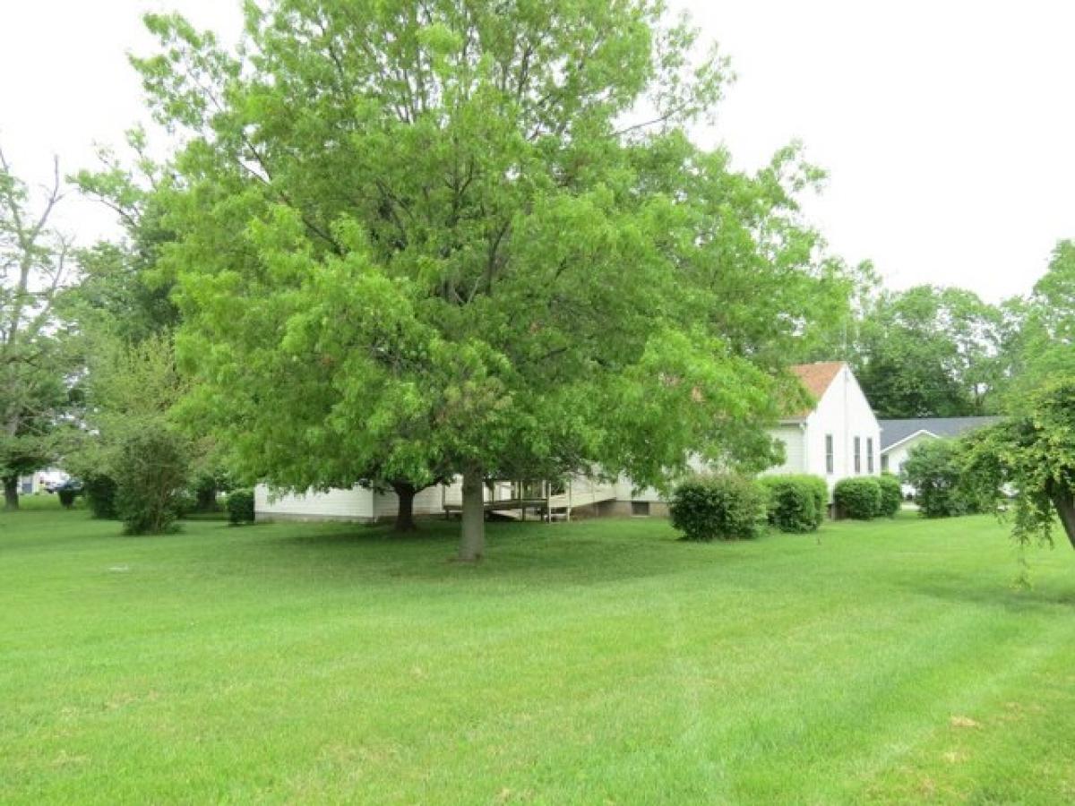 Picture of Home For Sale in Trafalgar, Indiana, United States