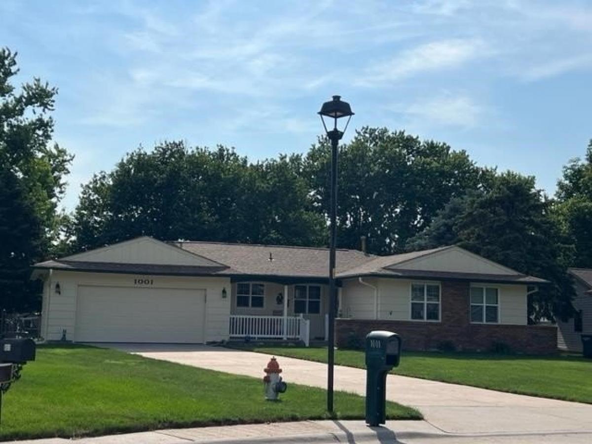 Picture of Home For Sale in Hastings, Nebraska, United States