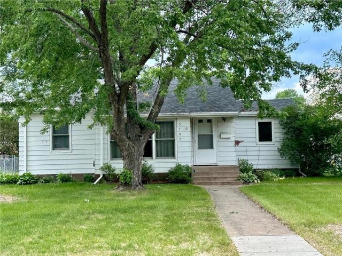 Picture of Home For Sale in Brooklyn Center, Minnesota, United States