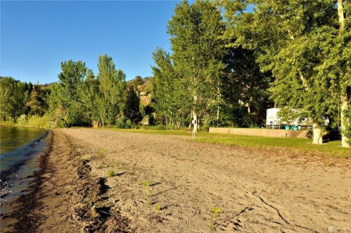 Picture of Residential Land For Sale in Oroville, Washington, United States