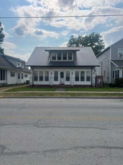 Home For Sale in Waynesfield, Ohio