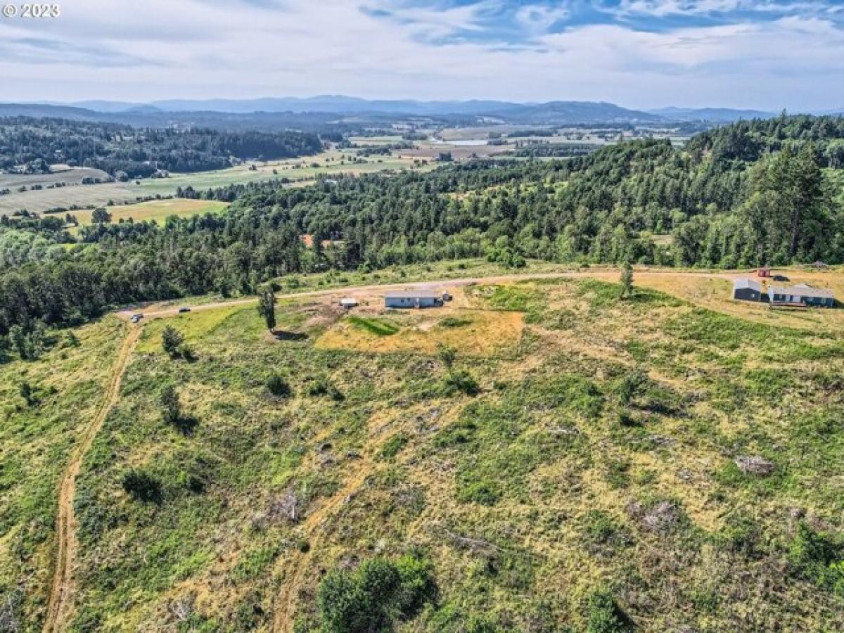 Picture of Home For Sale in Gaston, Oregon, United States