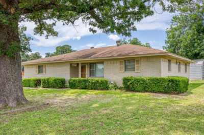 Home For Sale in Elkhart, Texas