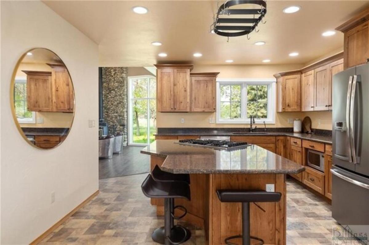 Picture of Home For Sale in Huntley, Montana, United States