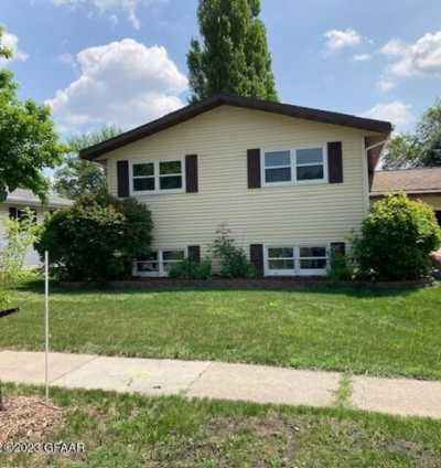 Home For Sale in Grand Forks, North Dakota