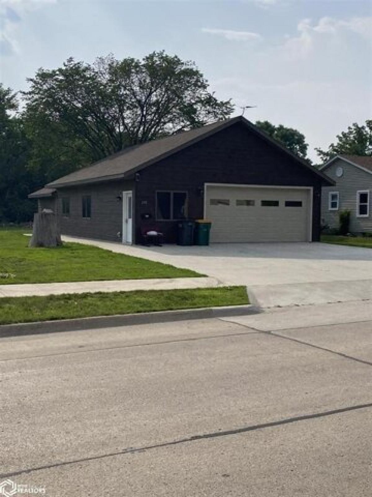 Picture of Home For Sale in Lake Mills, Iowa, United States