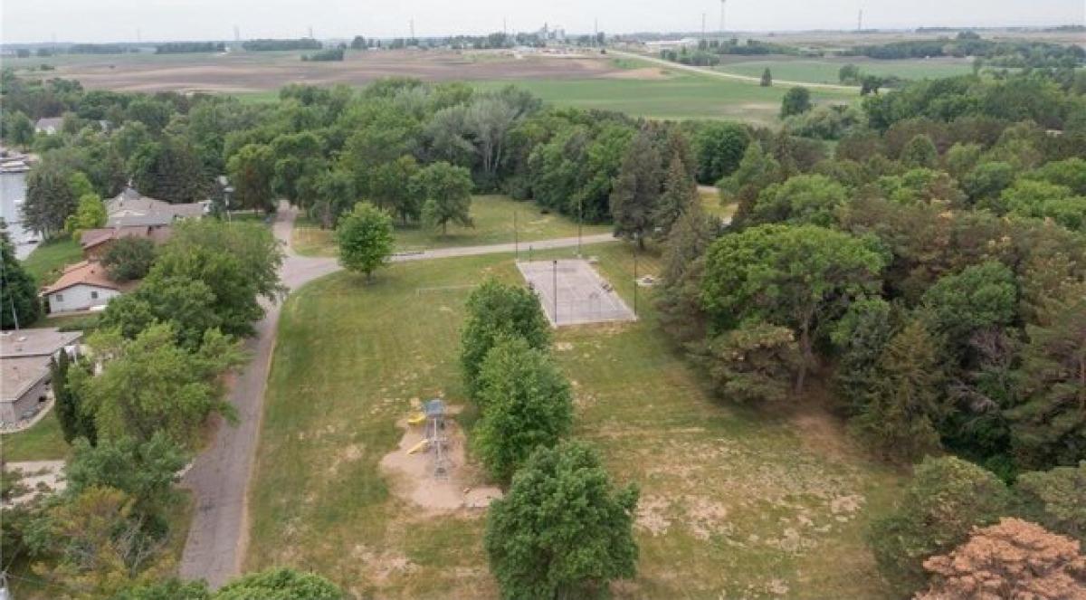 Picture of Home For Sale in Fergus Falls, Minnesota, United States