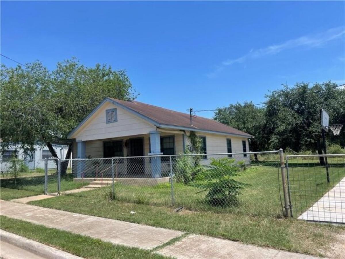 Picture of Home For Sale in Hebbronville, Texas, United States