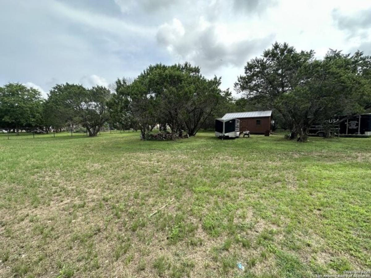 Picture of Residential Land For Sale in New Braunfels, Texas, United States