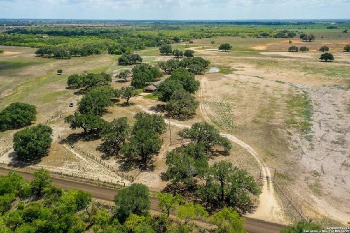 Picture of Residential Land For Sale in Poteet, Texas, United States