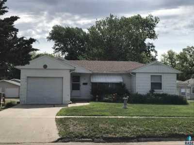 Home For Sale in Beresford, South Dakota