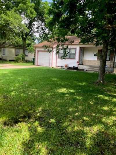 Home For Sale in La Marque, Texas