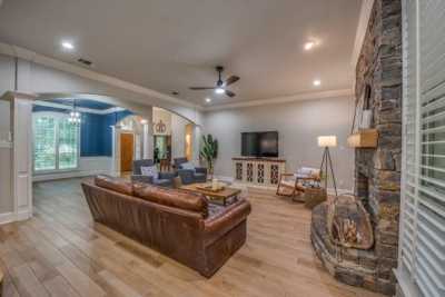 Home For Sale in Hudson Oaks, Texas