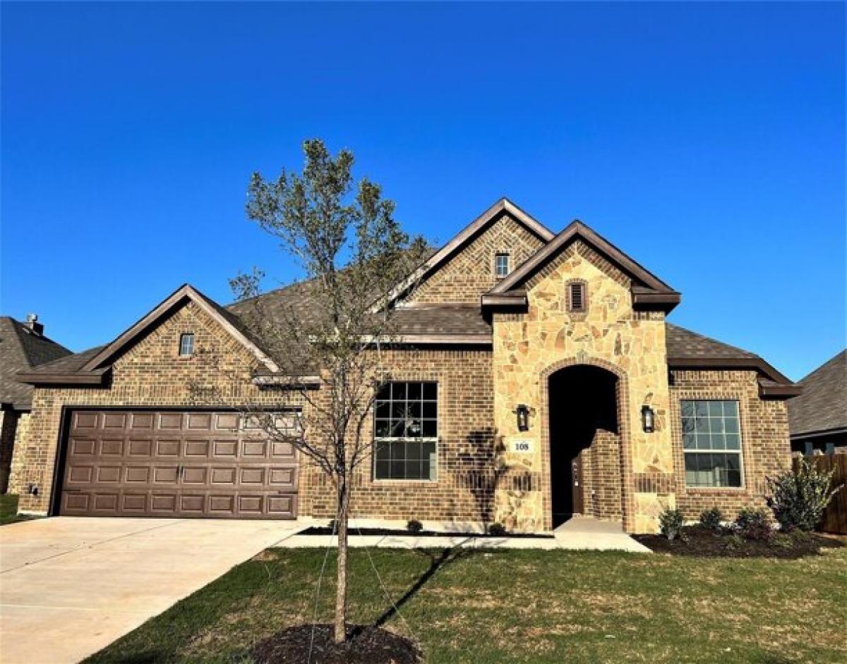 Picture of Home For Sale in Joshua, Texas, United States