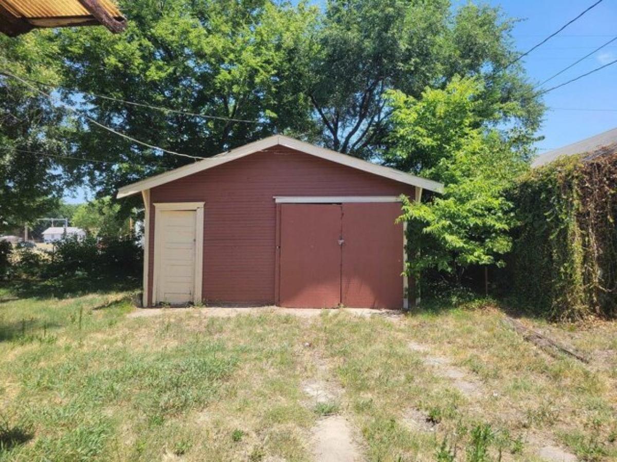 Picture of Home For Sale in Arkansas City, Kansas, United States