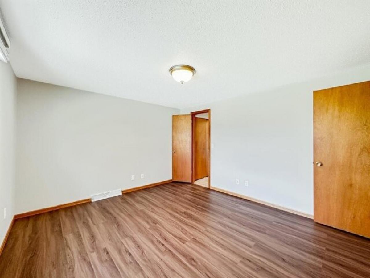 Picture of Home For Sale in Minot, North Dakota, United States