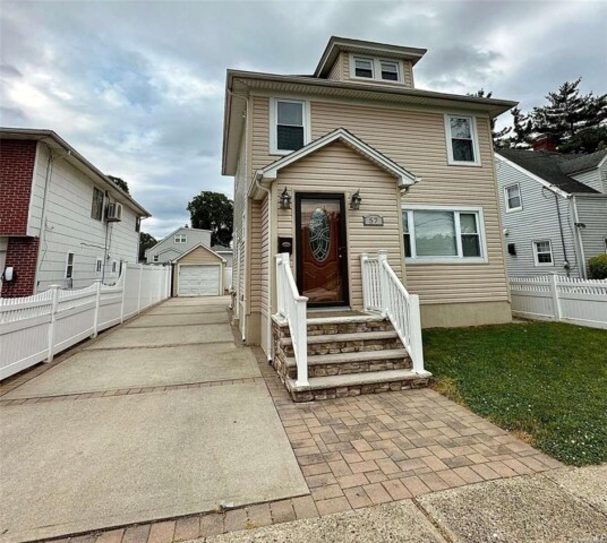 Picture of Home For Rent in Hicksville, New York, United States
