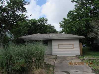 Home For Sale in Dickinson, Texas