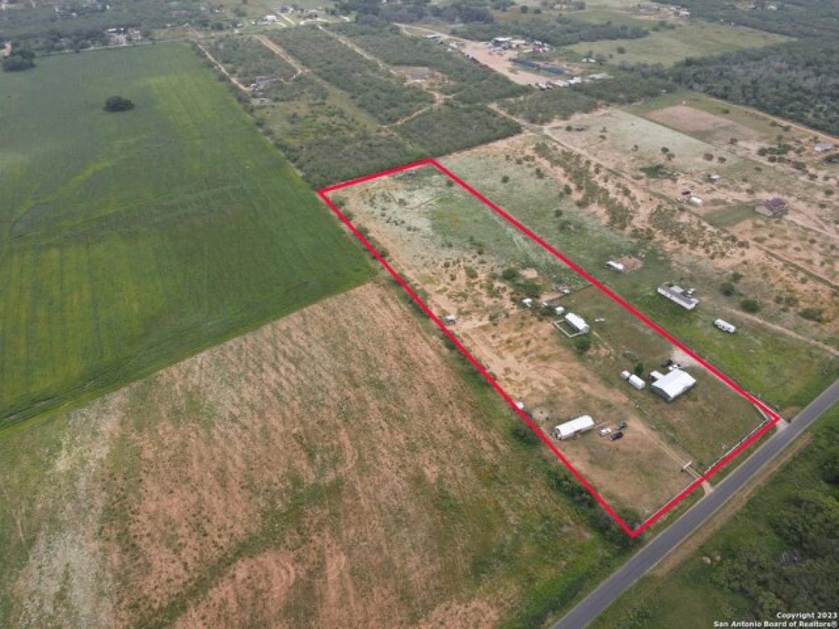 Picture of Residential Land For Sale in Pleasanton, Texas, United States