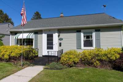 Home For Sale in Manitowoc, Wisconsin