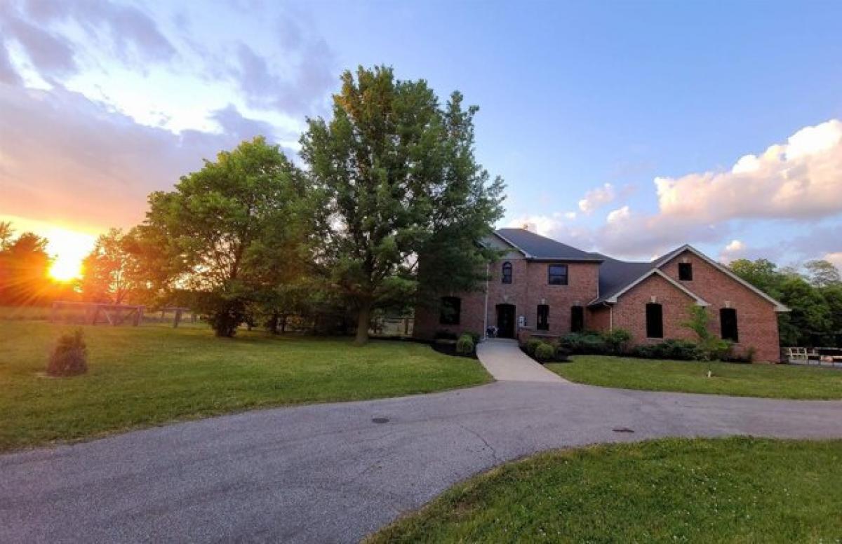 Picture of Home For Sale in Grabill, Indiana, United States