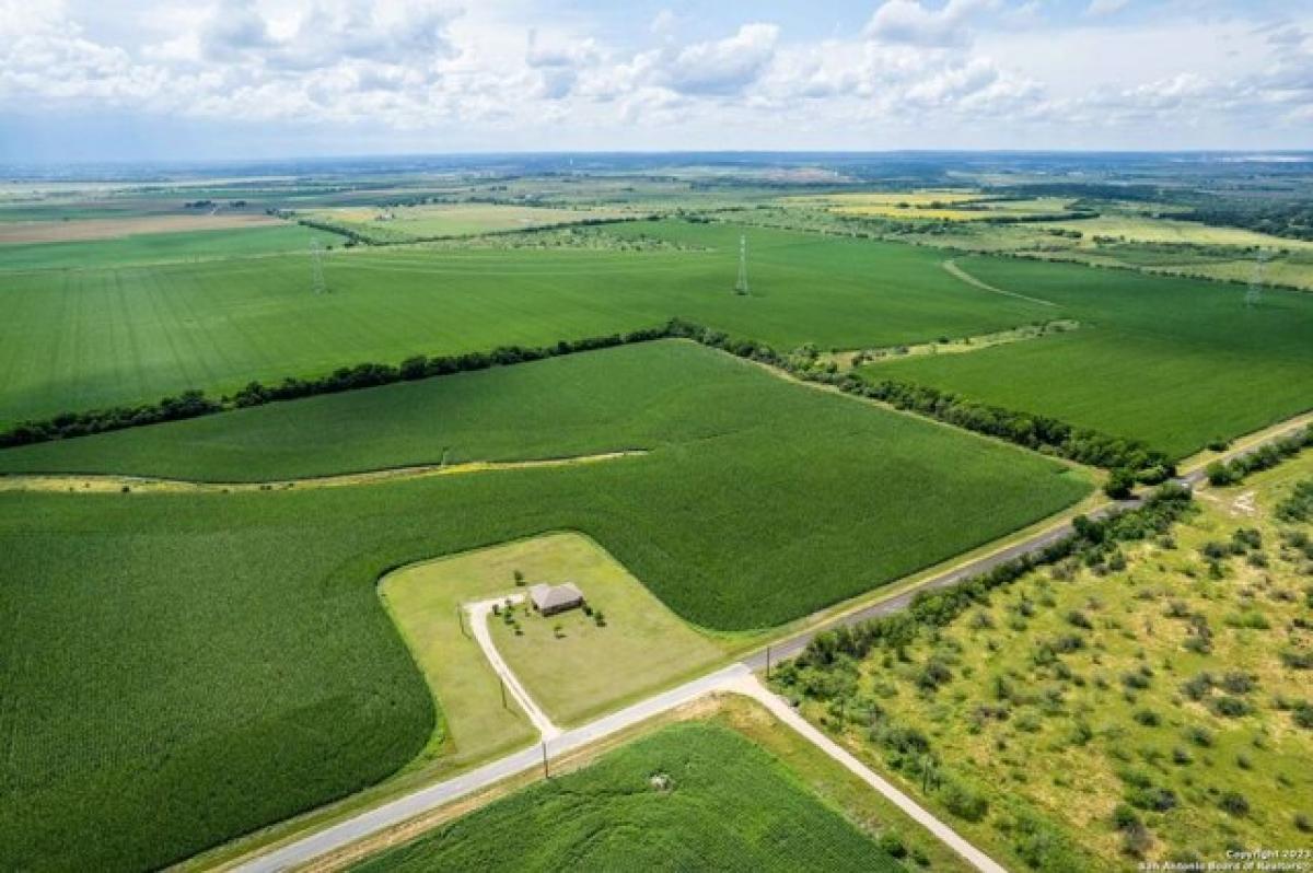 Picture of Residential Land For Sale in Seguin, Texas, United States