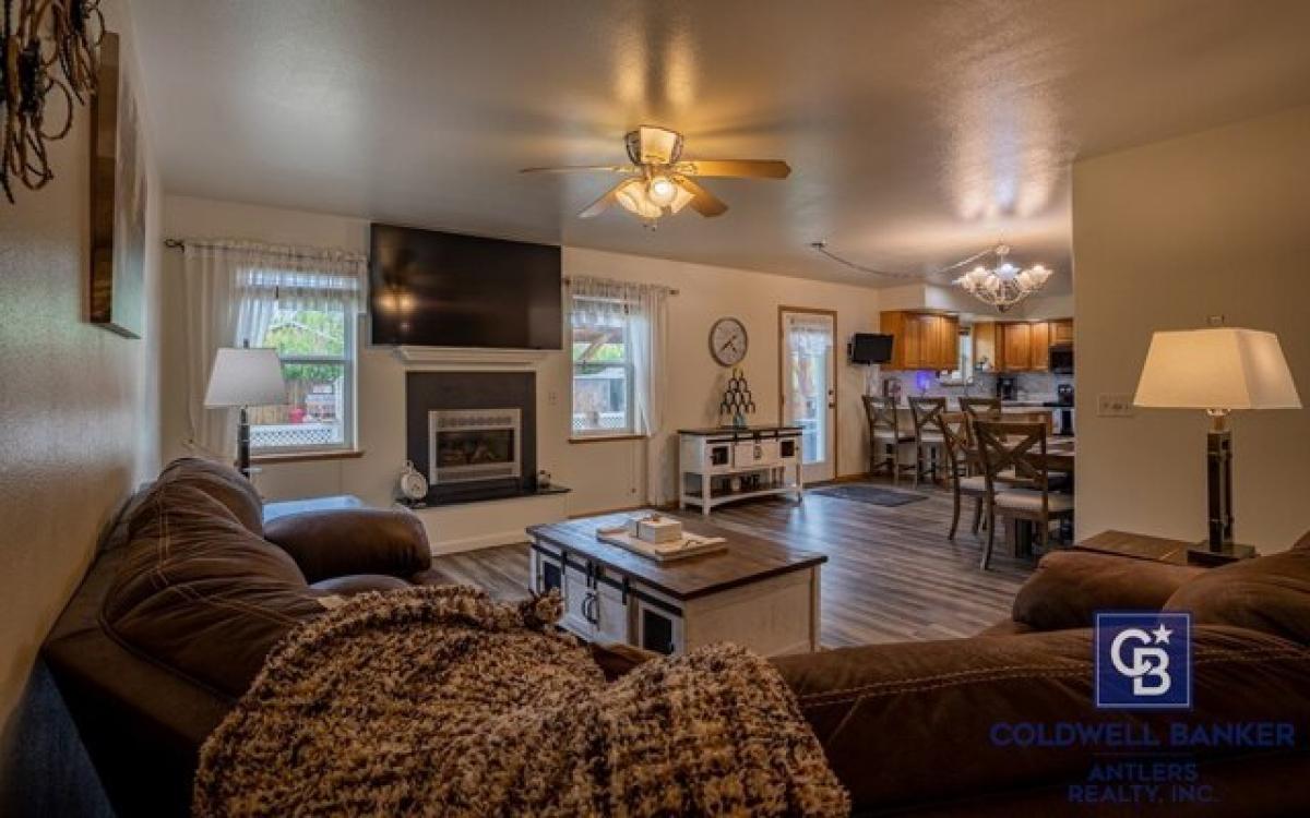 Picture of Home For Sale in Cody, Wyoming, United States