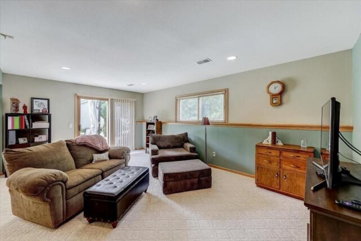 Picture of Home For Sale in West Bend, Wisconsin, United States