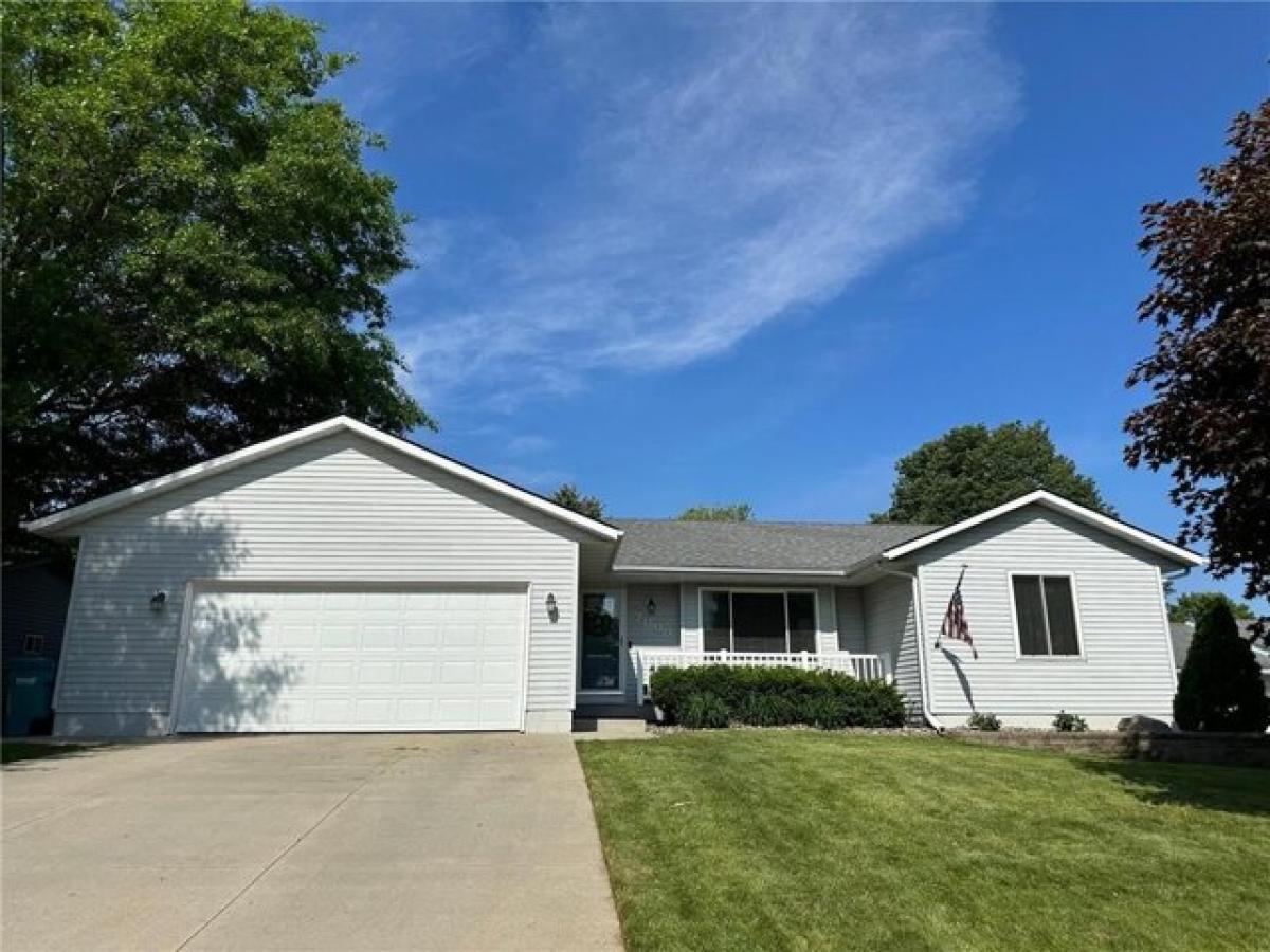 Picture of Home For Sale in Owatonna, Minnesota, United States