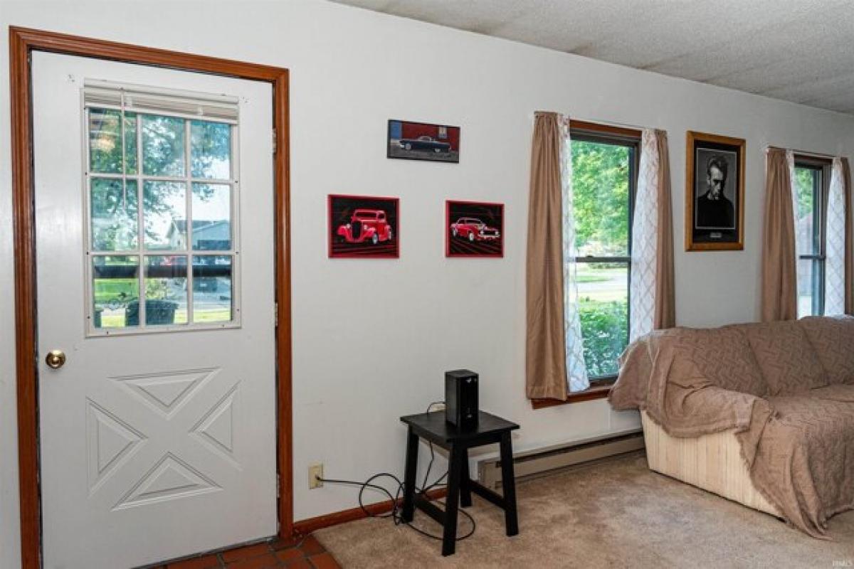 Picture of Home For Sale in Kendallville, Indiana, United States