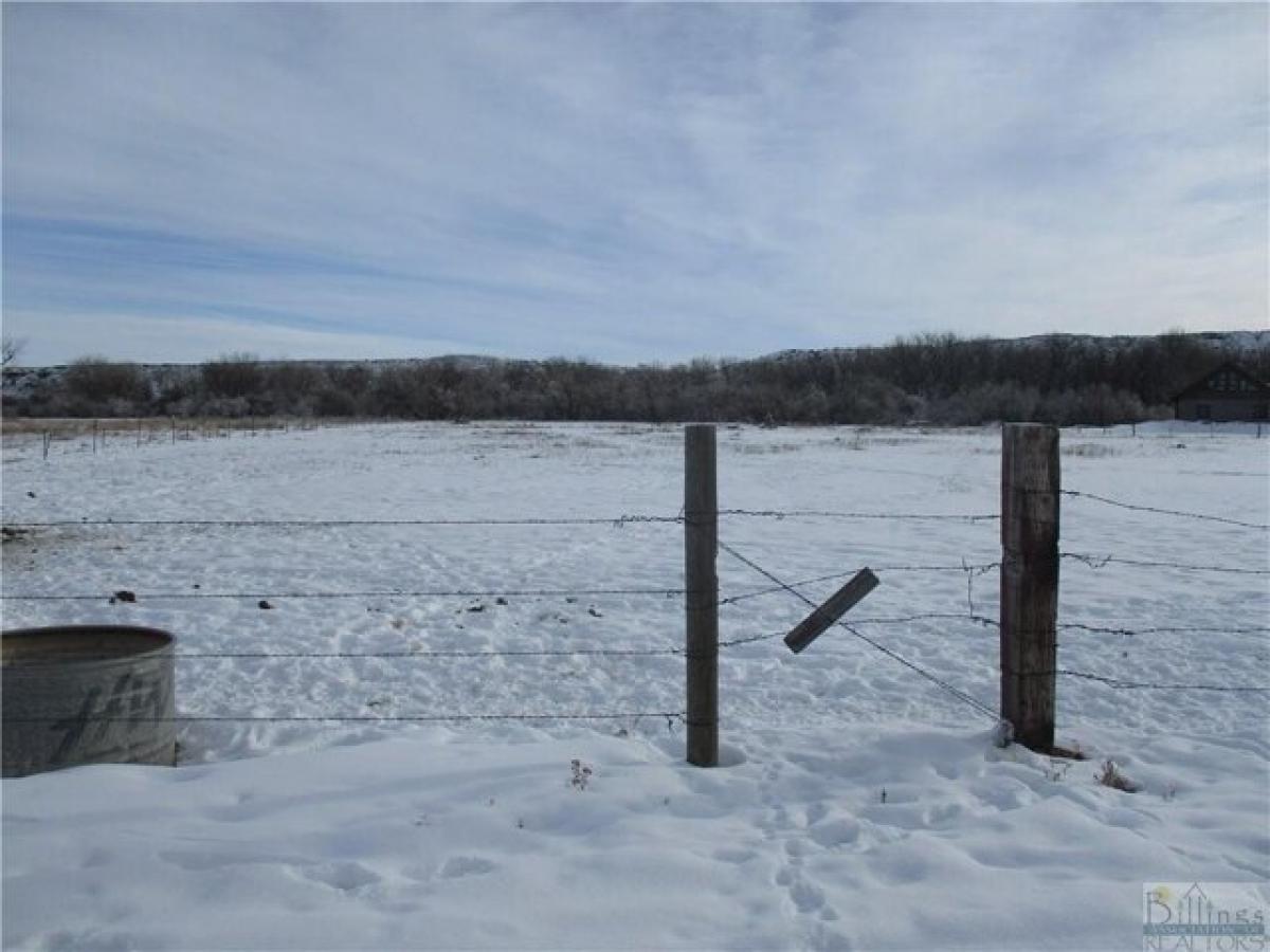 Picture of Home For Sale in Hardin, Montana, United States