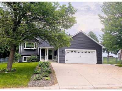 Home For Sale in Oakdale, Minnesota