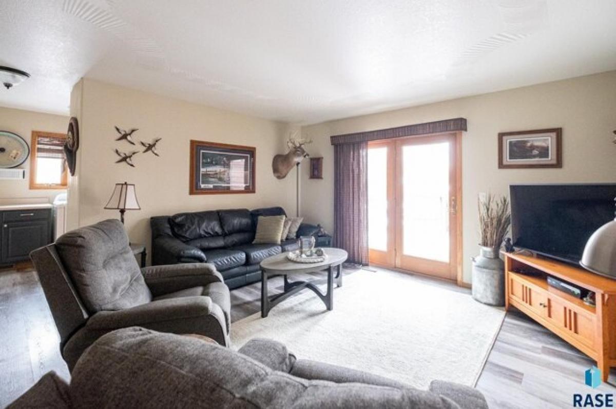 Picture of Home For Sale in Madison, South Dakota, United States