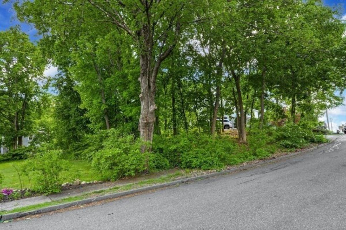 Picture of Residential Land For Sale in Maynard, Massachusetts, United States